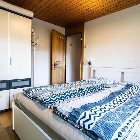 شقة 2-zimmerwohnung An Zentraler Lage/ski-in, Ski-out *