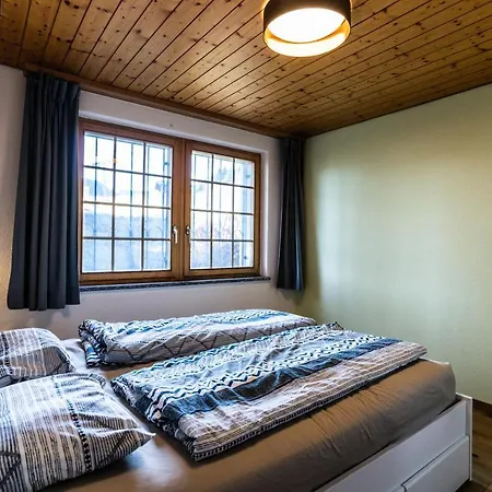 2-zimmerwohnung An Zentraler Lage/ski-in, Ski-out Lägenhet *